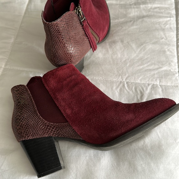 Vionic Ankle Boots - Picture 3 of 6